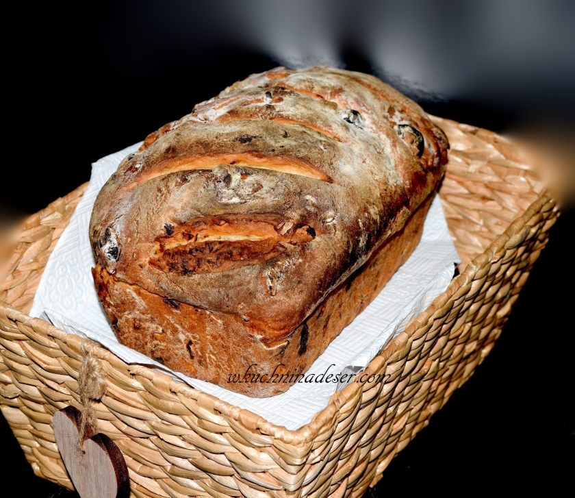 Chleb orzechowy ze sliwkami